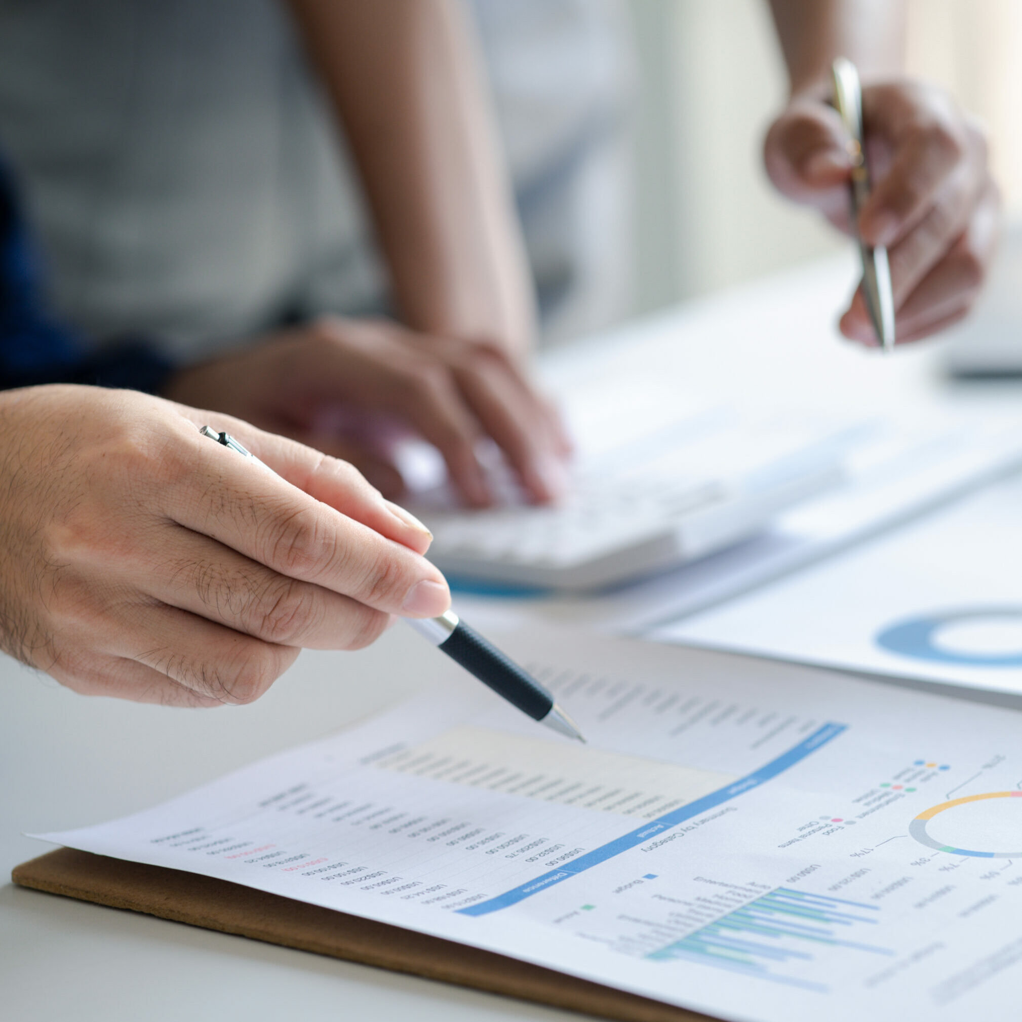 Groups of people joining in discussions, business meetings, startup company sales team meetings, brainstorming and summary of company performance. Business strategy management concept.